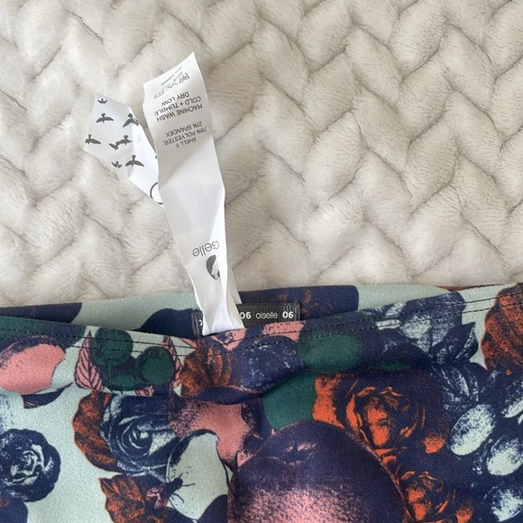 Oiselle Bird Hug Tights, size 6 - Picture 9 of 9